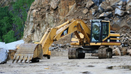 lom excavator-stone-quarry-4705484 1280